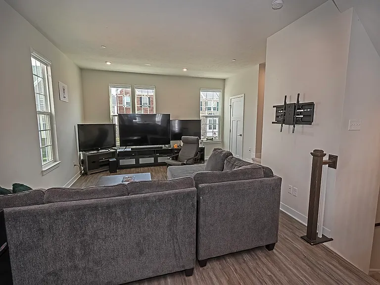 213 Amon St — Photo 7