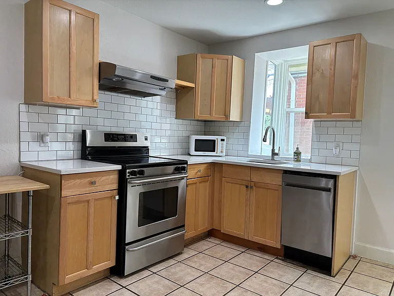 702 E Dakota Ave — Photo 8
