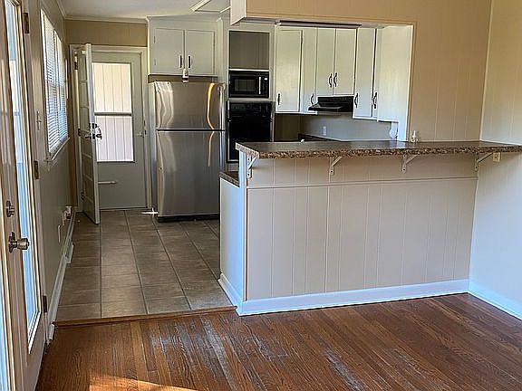 4th image of 409 W 22nd St