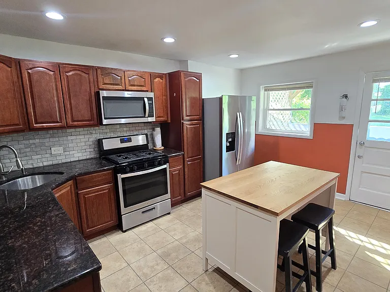 129 Ripka St — Photo 6