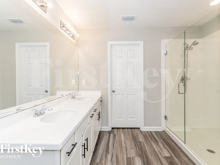 2081 Amberly Dr — Photo 11