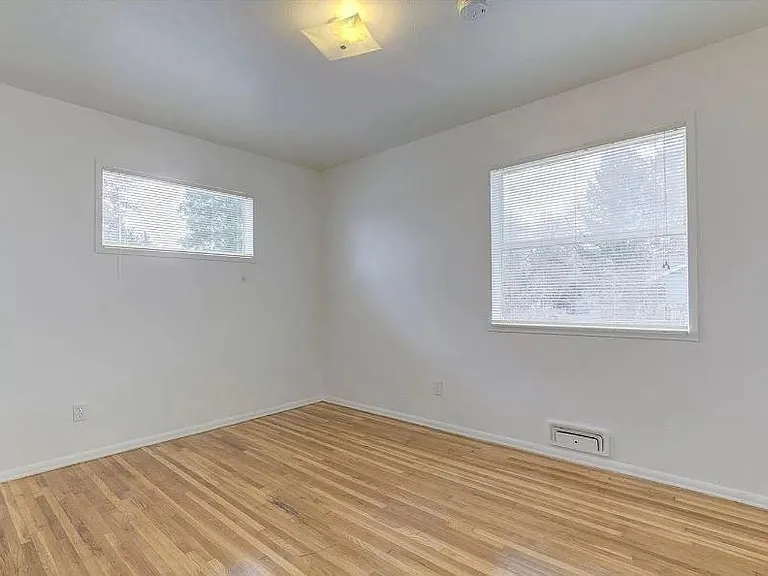 1170 S Holly St — Photo 19
