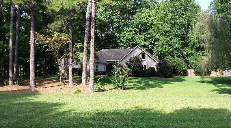 1st image of 812 Pinehurst Dr