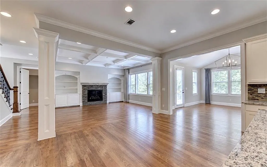 6 bed, 5.0 bath, 4556 sqft, $6,750 — Photo 3
