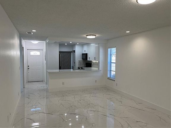 5th image of 926 Banks Rd