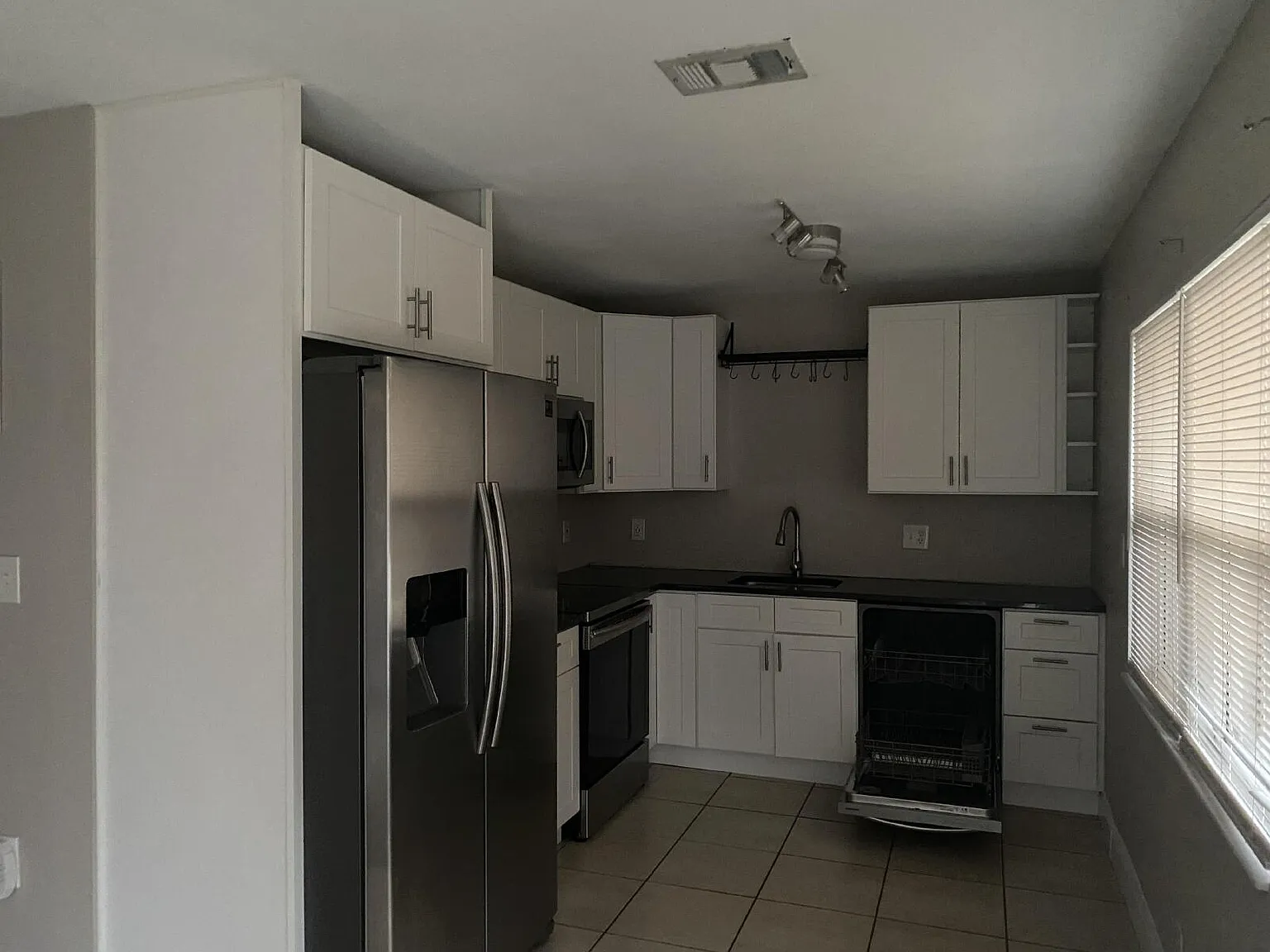2 bed, 1.0 bath, 800 sqft, $1,650 — Photo 1