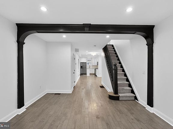 4th image of 3040 Mercer St