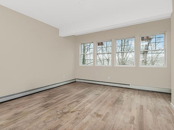 4th image of 23 Lincoln Ter Floor 2