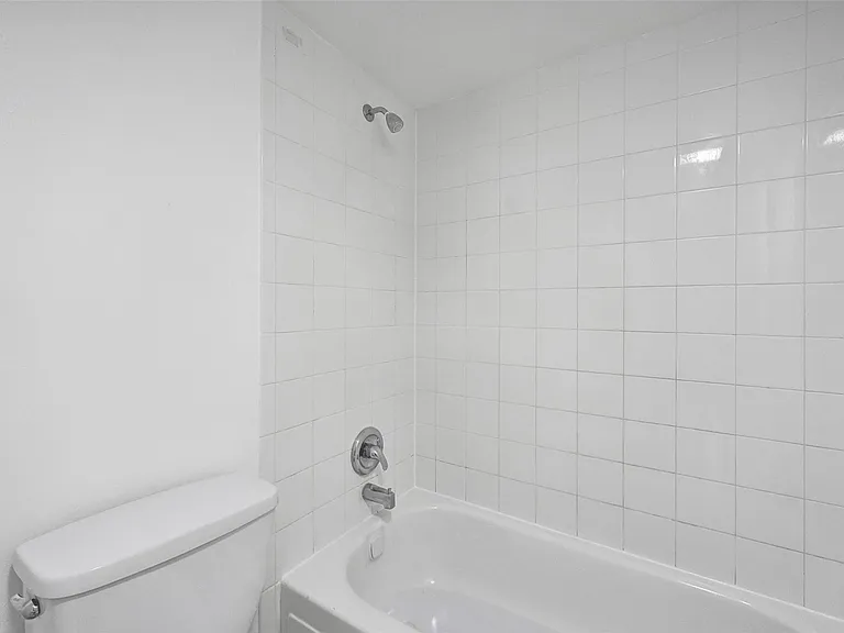 555 SE 8th St #252 — Photo 12