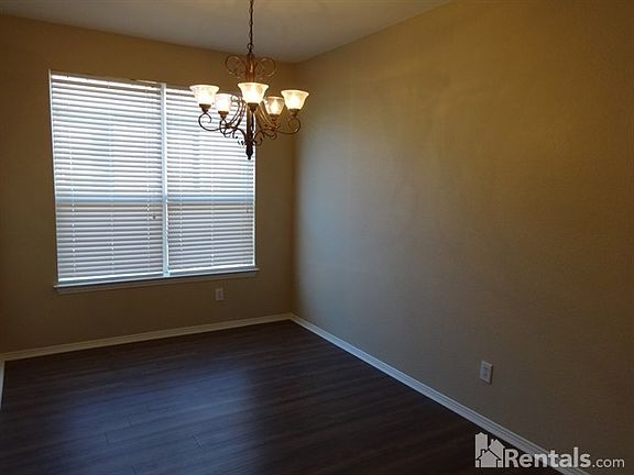 3rd image of 2919 Clear Creek Dr