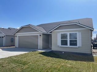 1117 Maple Dr W, Moses Lake, WA 98837