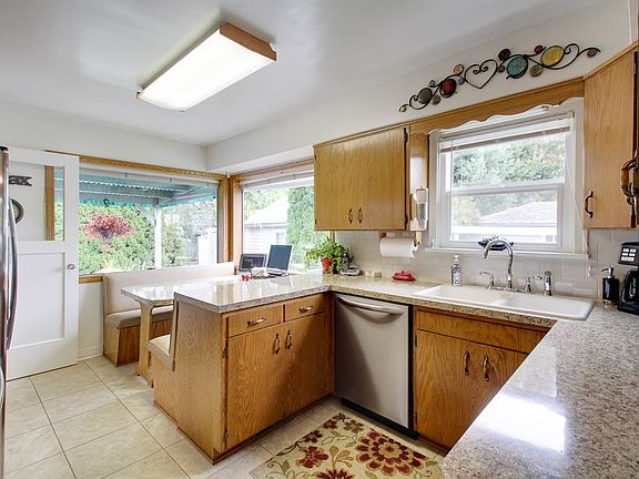 3rd image of 523 Hope St