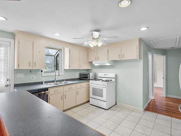 2nd image of 21 Gale Rd