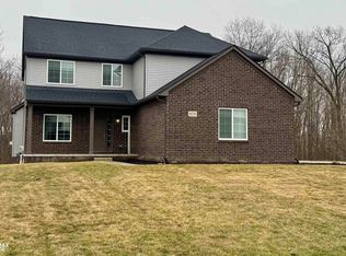 8224 Peninsula Cir, Grand Blanc, MI 48439