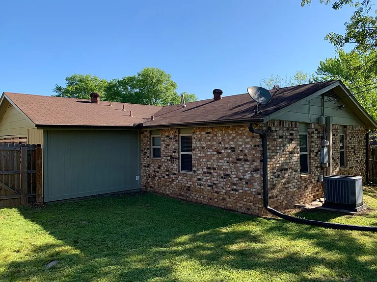 102 Heather Dr — Photo 25