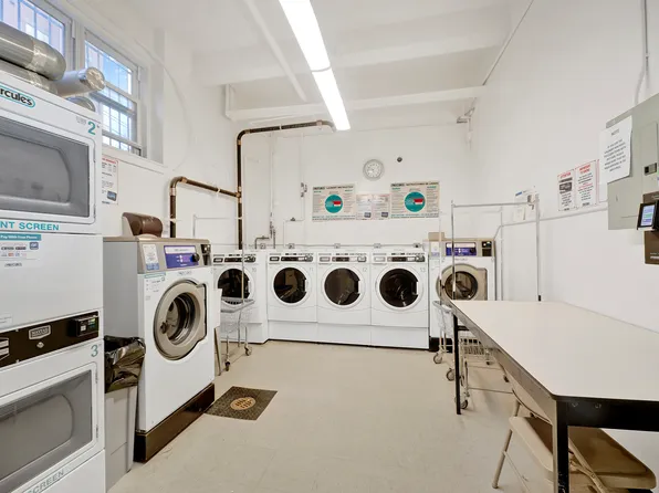 25 Plaza Street West image 18 of 19