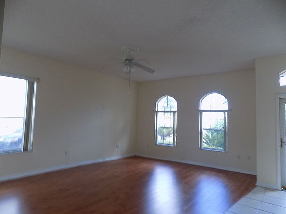 3rd image of 102 Carnival Dr