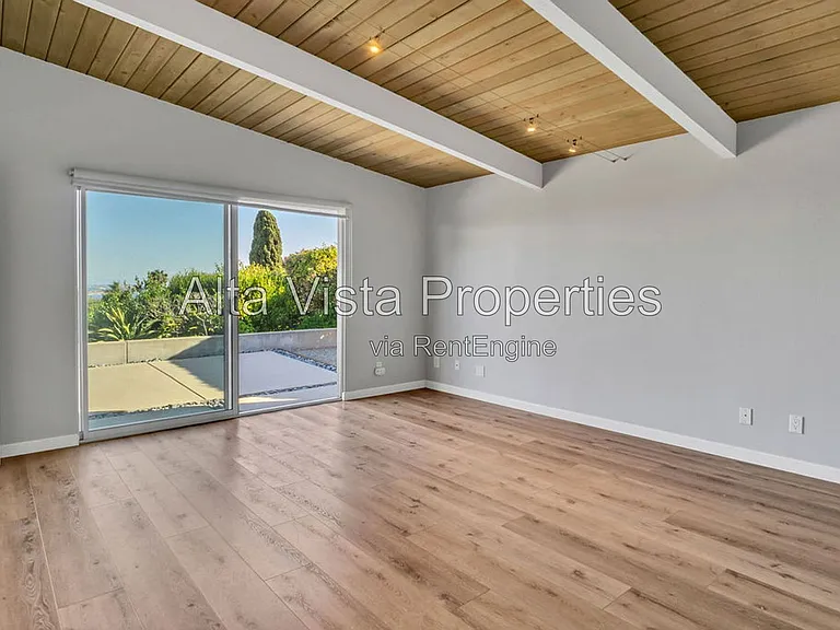 2569 Loring St — Photo 29