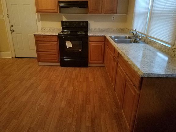 5th image of 134 Fernwood Ave