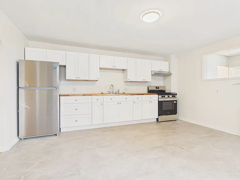 348 S 2nd St — Photo 3