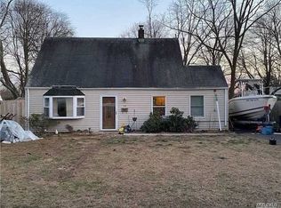 18 Anne Ln, Central Islip, NY 11722
