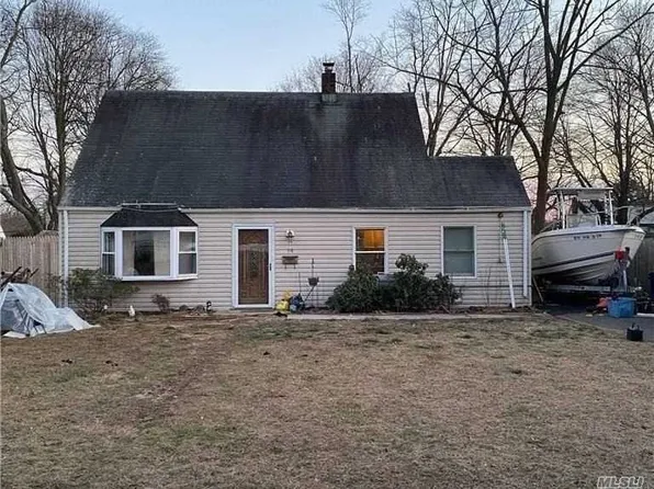18 Anne Ln, Central Islip, NY 11722