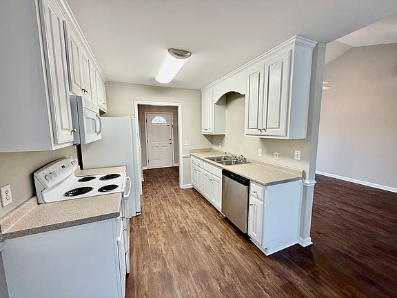 3rd image of 300 Melanie Ct