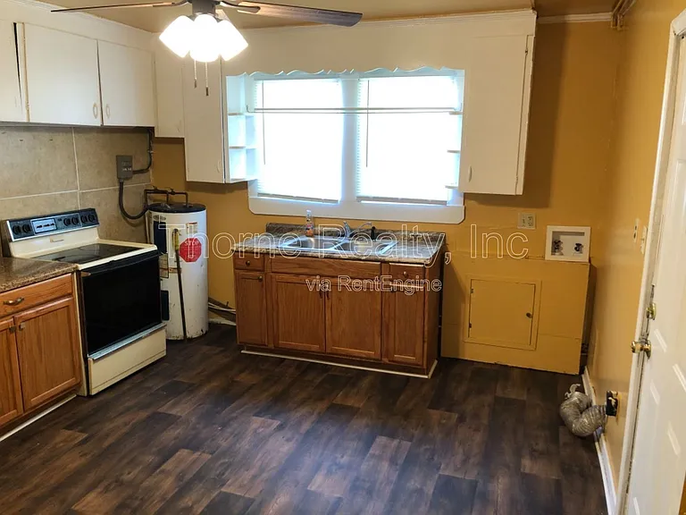 517 NE Main St — Photo 5