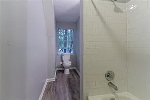 135 Barrington Dr E — Photo 9