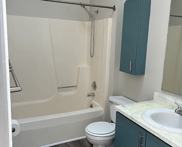 Full Bath (Upstairs)