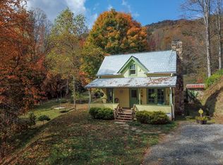101 Estes Dr, Whittier, NC 28789