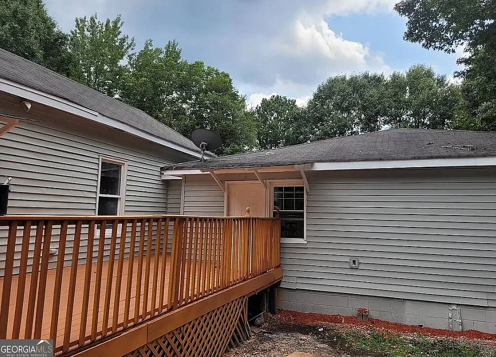 5 bed, 2.0 bath, 2414 sqft, $2,600 — Photo 3