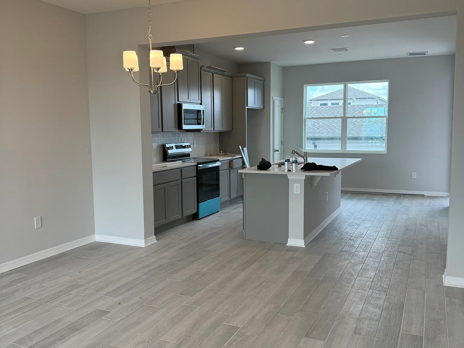 3 bed, 1691 sqft, $2,750 — Photo 2
