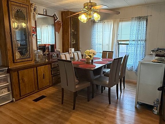 3rd image of 227 Blackthorn Rd