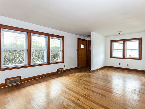 4th image of 45 Bradford St