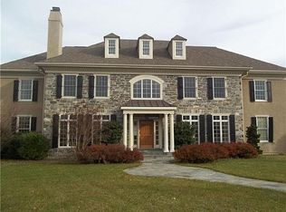 210 Twinings Ln, Wayne, PA 19087