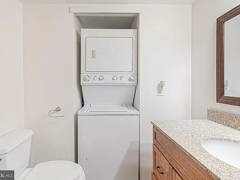 1065 Waldon Ct — Photo 13