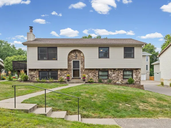 3531 Pilgrim Ln N, Plymouth, MN 55441