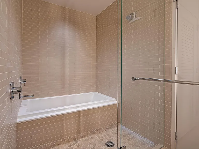 1001 Queen St #3901 — Photo 12
