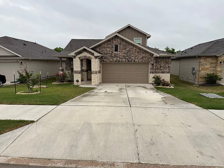 204 James River Dr — Photo 2