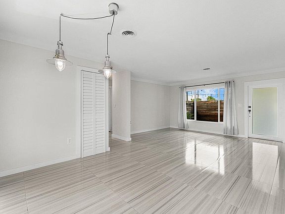 5th image of 1446 Hillcrest Dr