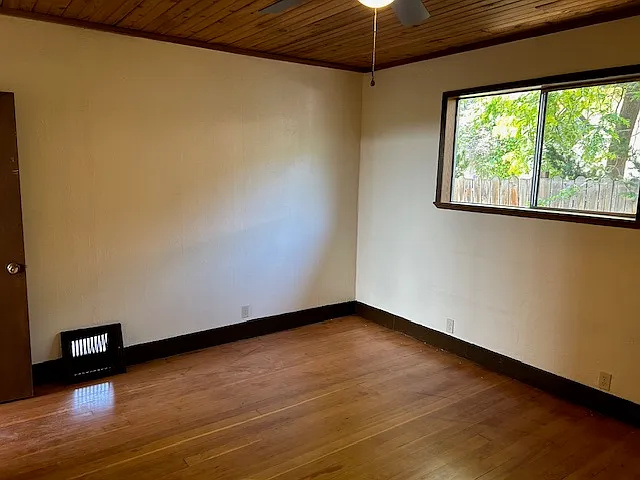 1116 Commercial St — Photo 11