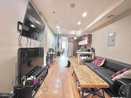 4th image of 439 Meeker Ave APT 2R