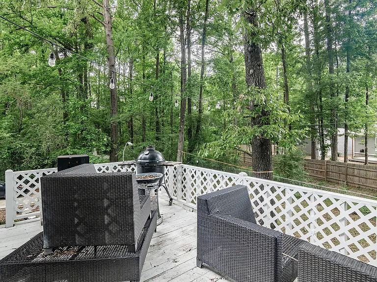 908 Crawford Cir — Photo 17