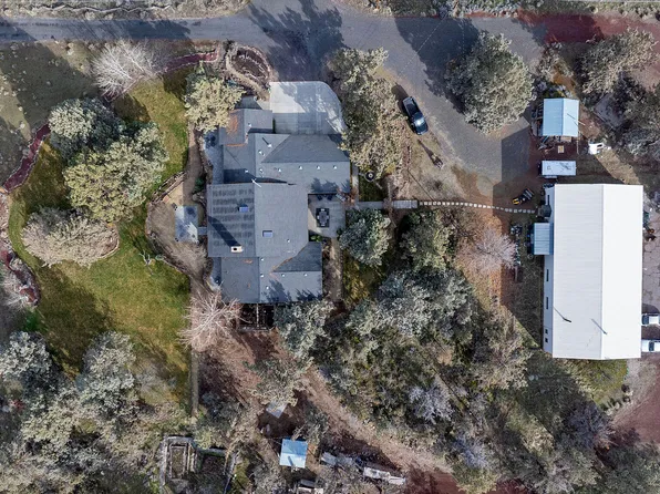 1686 NE Negus Way, Redmond, OR 97756