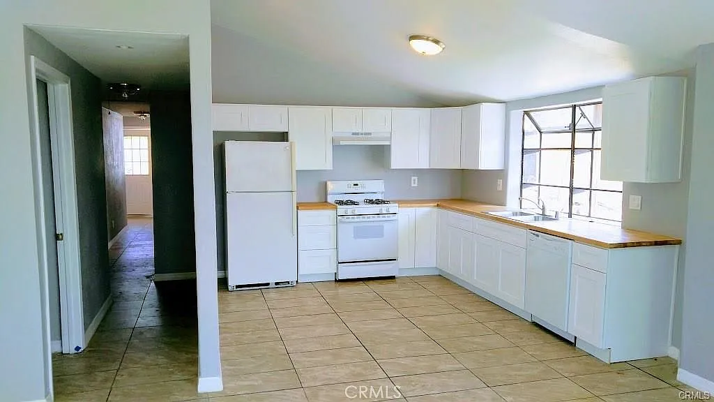 3 bed, 1200 sqft, $2,250 — Photo 3