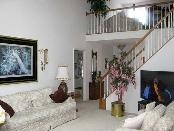 5th image of 3942 Walden Ave