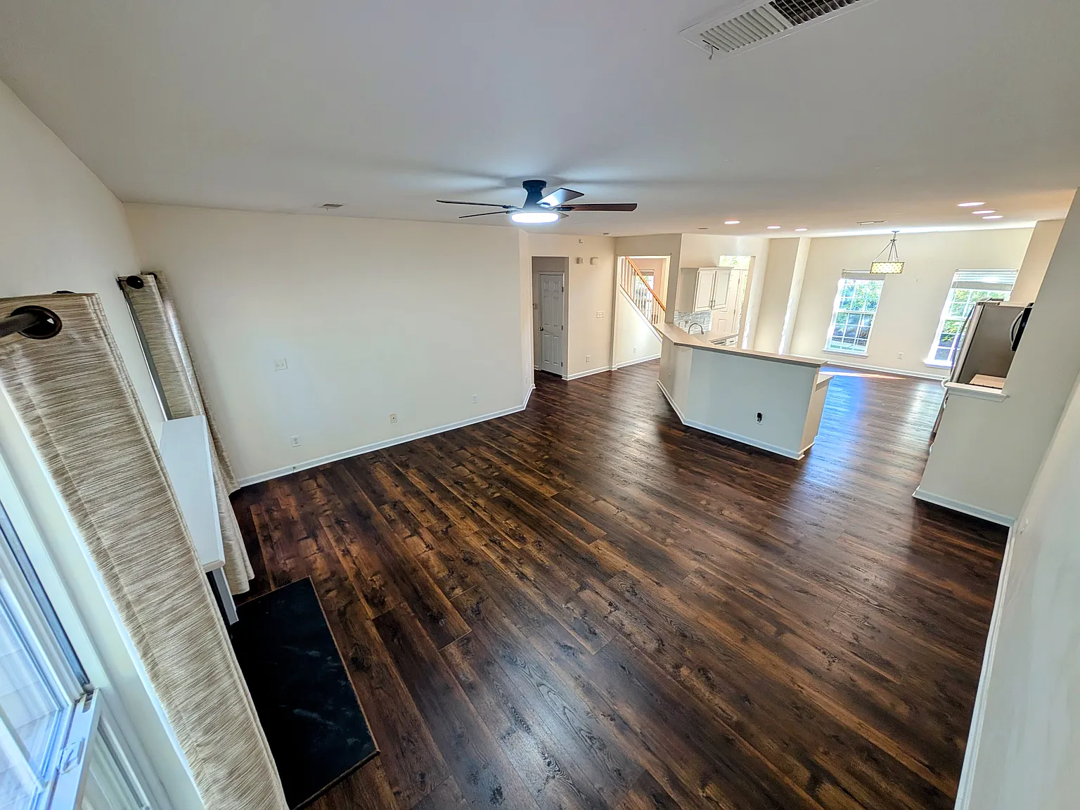 5 bed, 2688 sqft, $3,000 — Photo 2