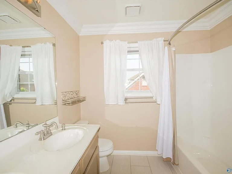 104 Lancaster Ct SW — Photo 33