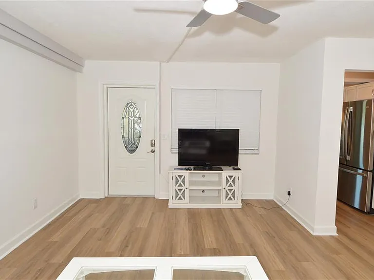 4700 Cove Cir #107 — Photo 14